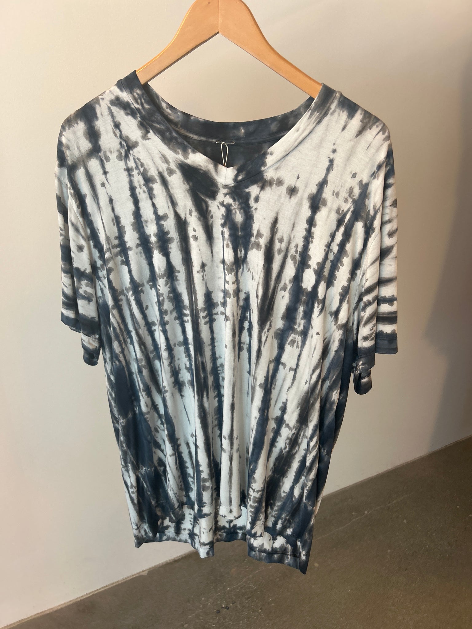 Super Luxe V-neck T-shirt