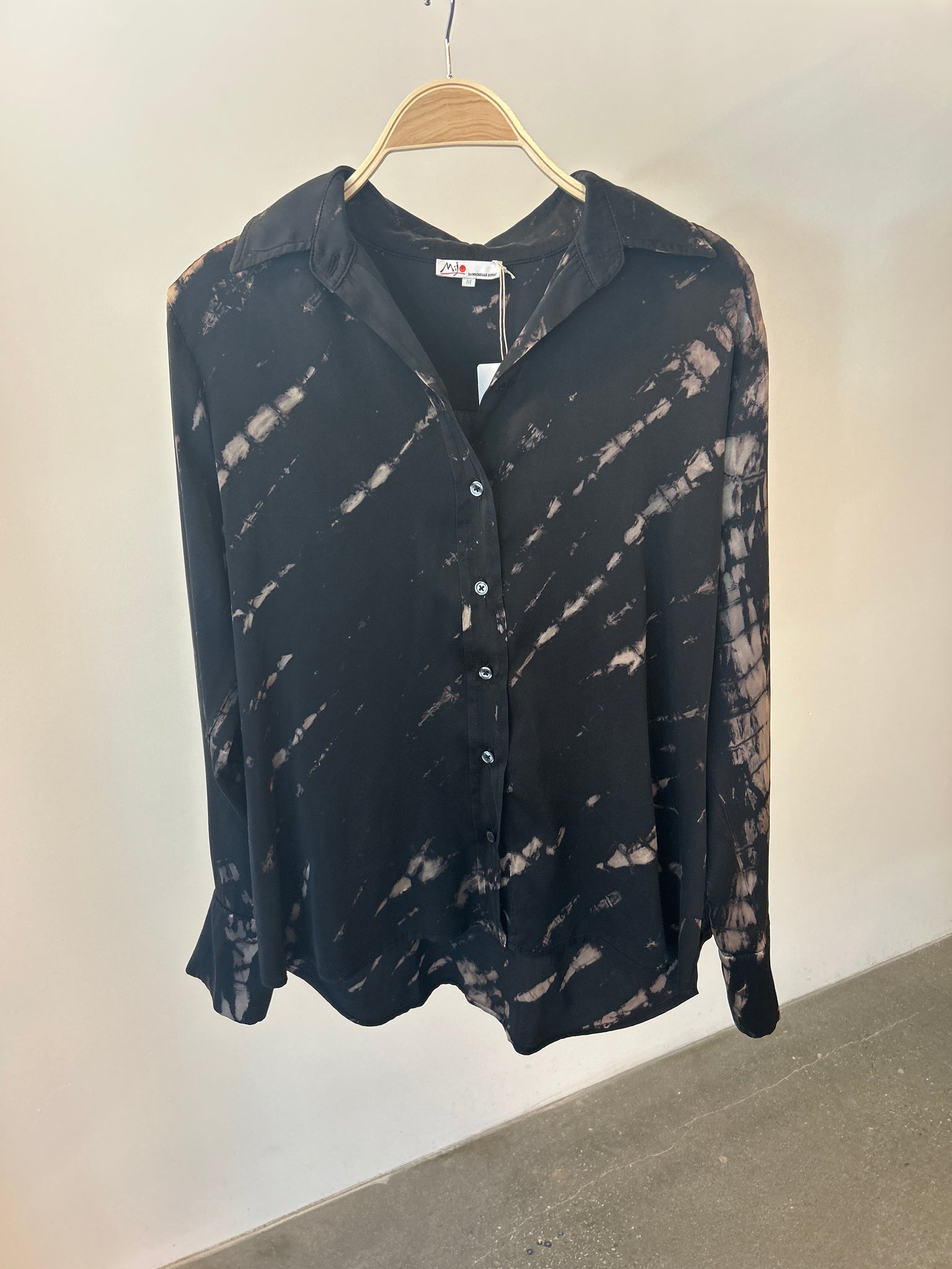 Long Sleeves Silk Button Front Shirt