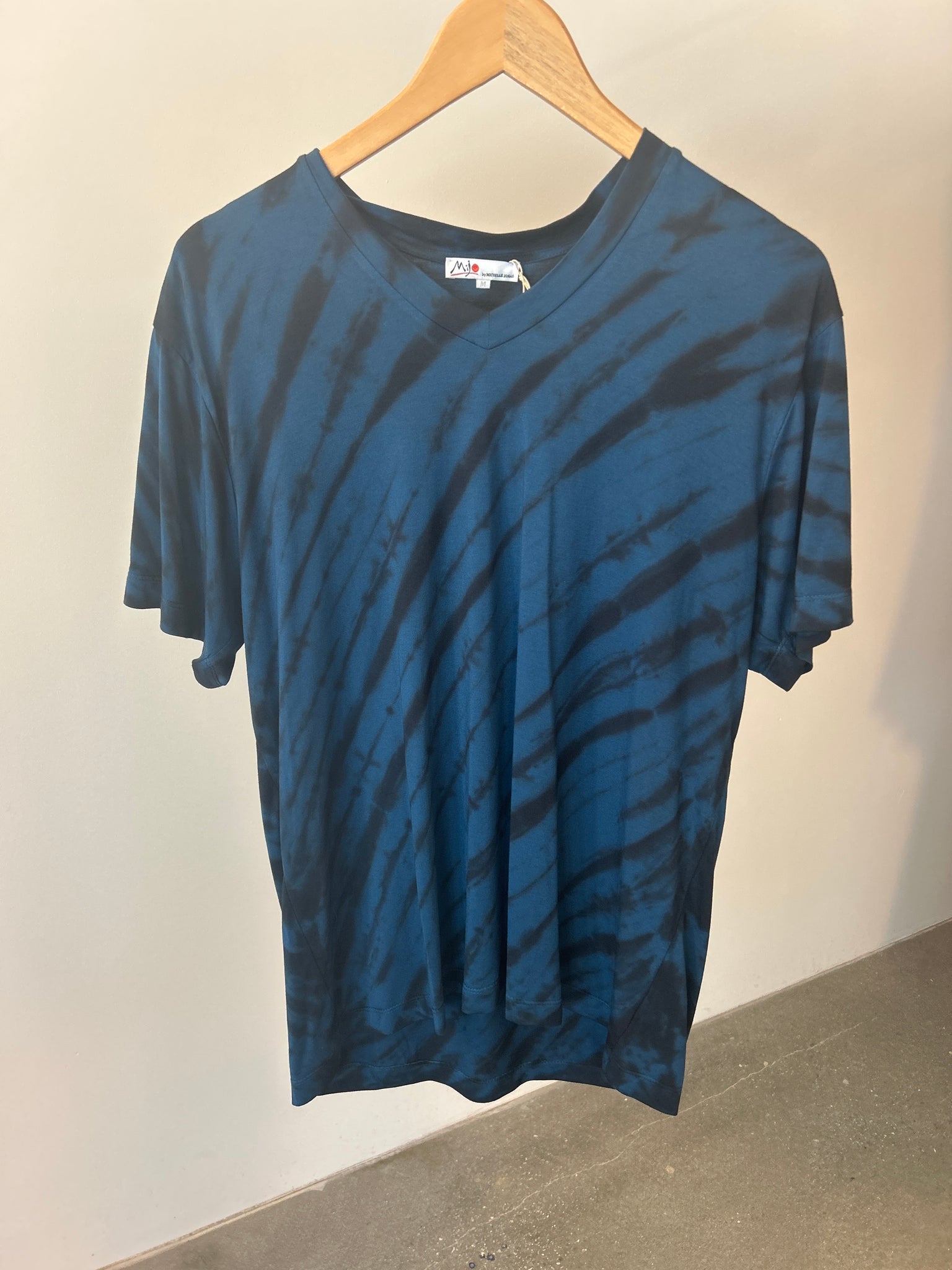 Super Luxe V-neck T-shirt
